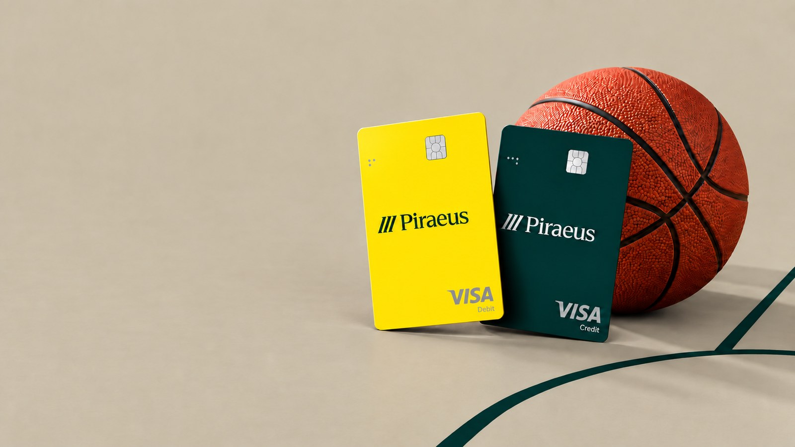 Κάρτες Visa της Πειραιώς δίπλα σε μπάλα μπάσκετ